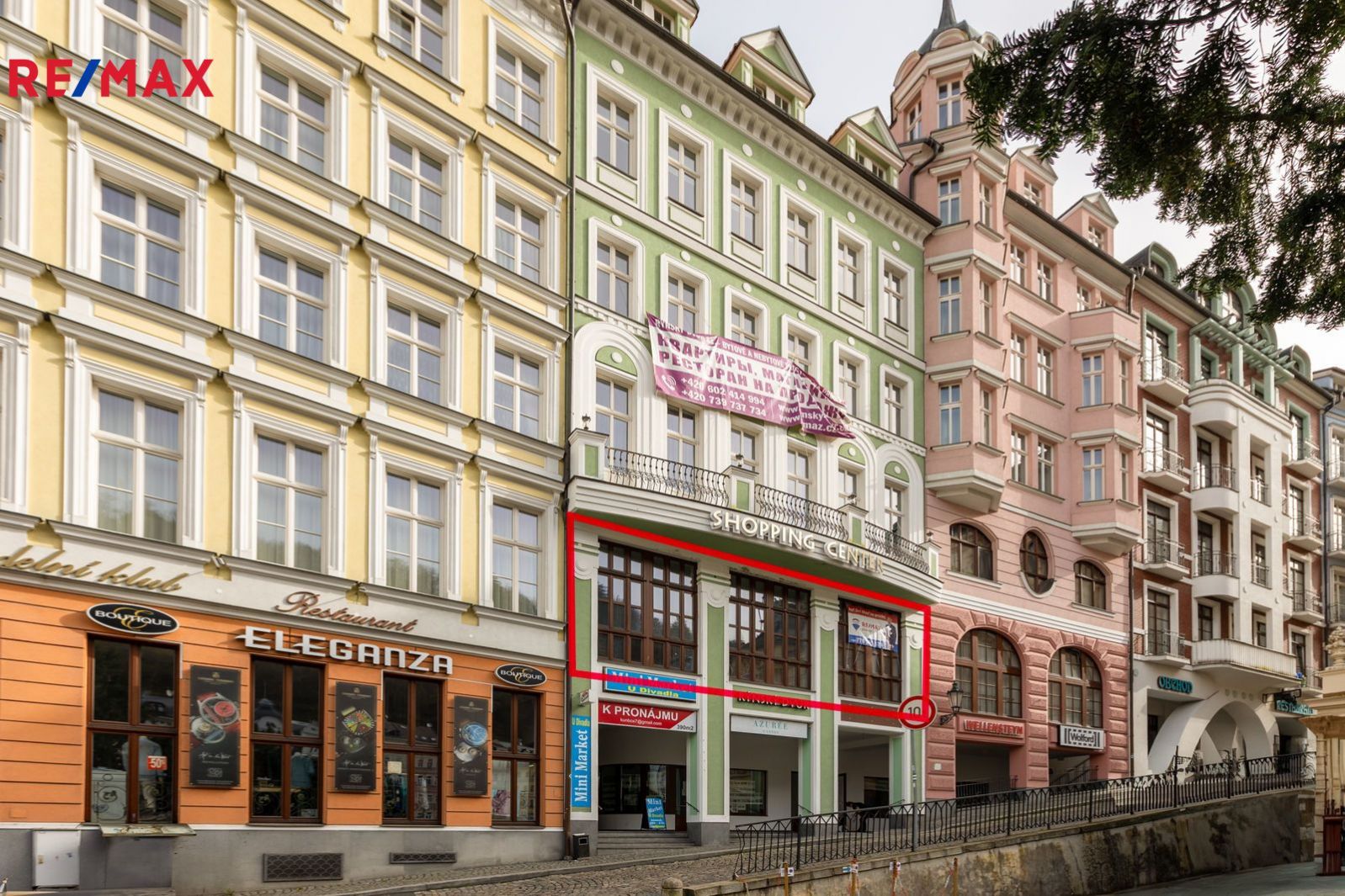 Prodej bytu 5+kk v srdci Karlových Varů na Divadelním náměstí, obrázek č. 1