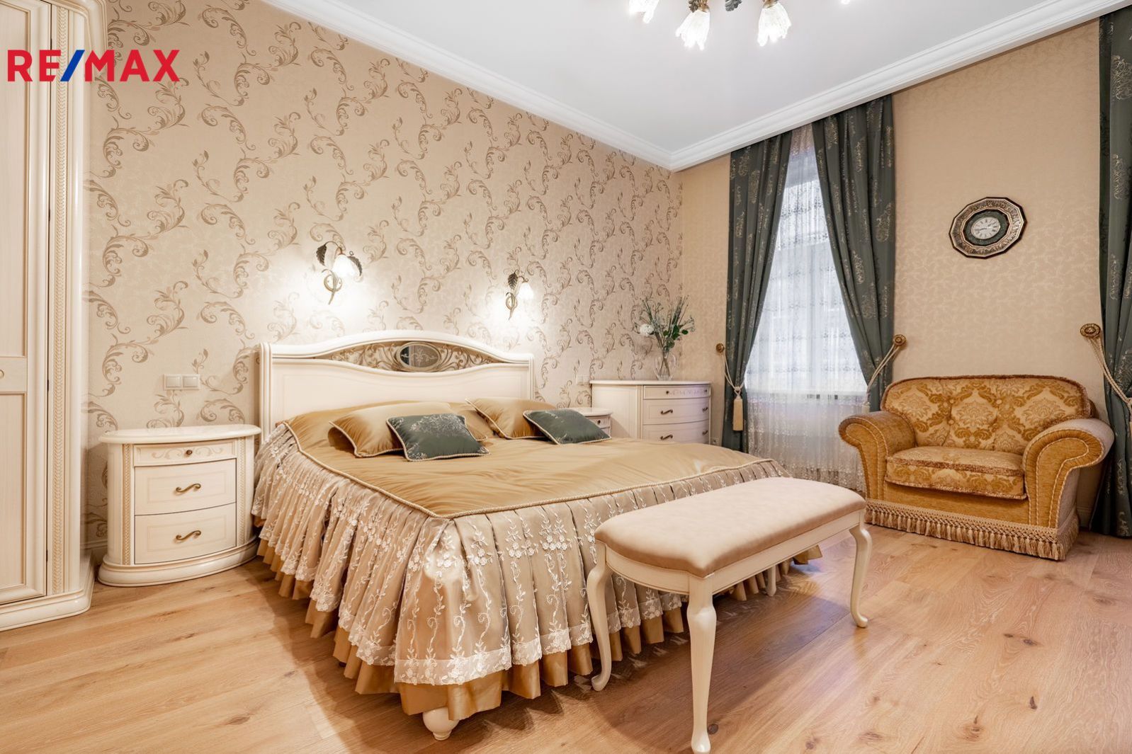 Pronájem luxusního bytu  3+1, 130 m2 v centru Karlových Varů, obrázek č. 1