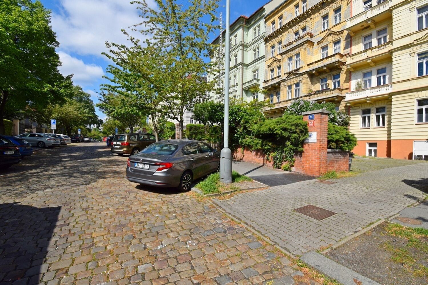 Parkovací stání na Vinohradech, Dykova ulice, Praha 10, obrázek č. 3