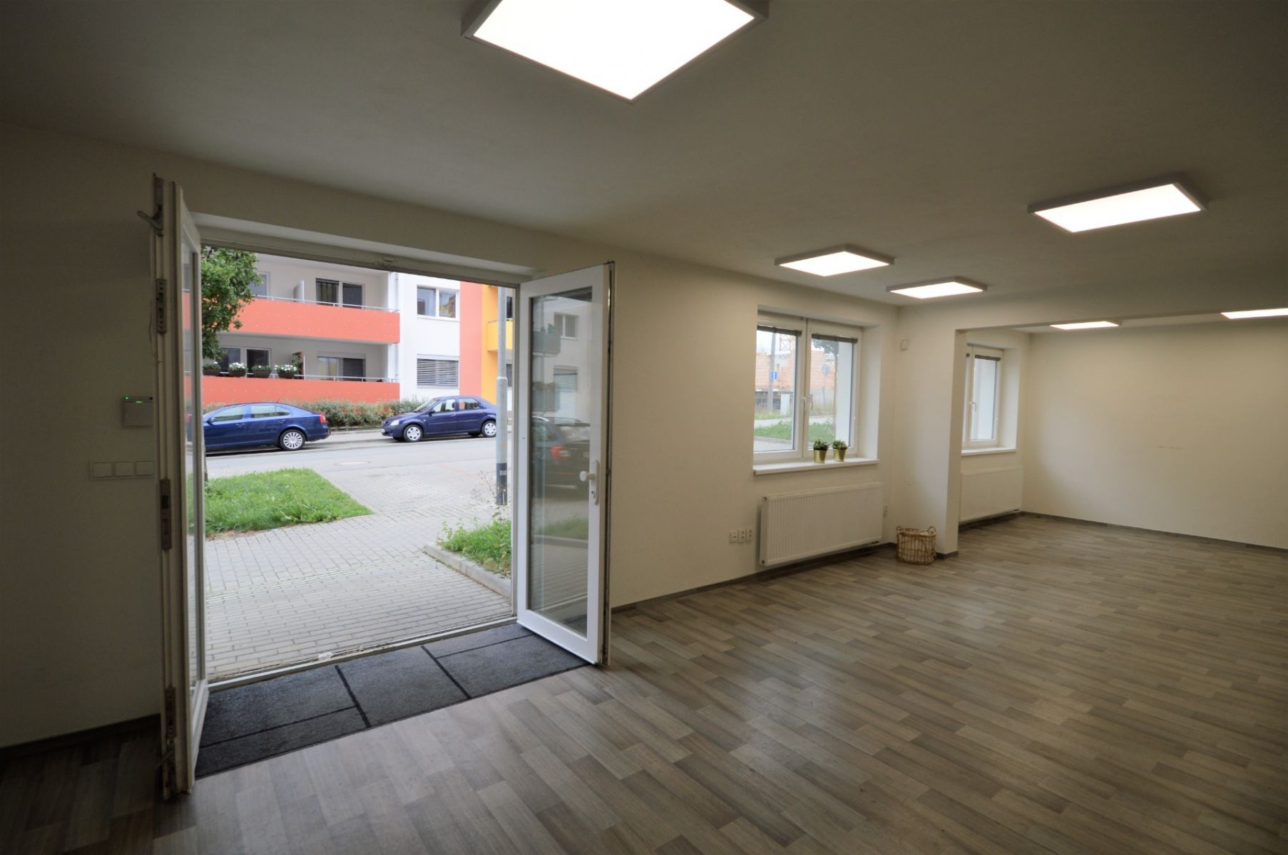 Pronájem, Kanceláře, 70m2 + sklep, možnost garážového stání - Brno - Žebětín, obrázek č. 3
