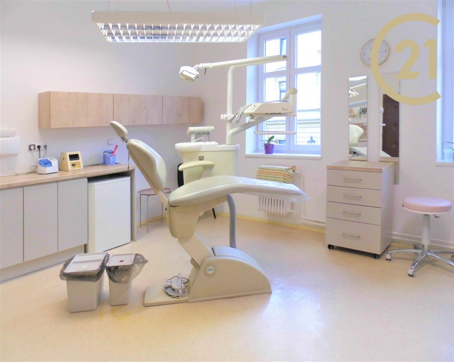 Pronájem Zubní ordinace včetně vybavení, 127m2, Riegrovo náměstí - Kroměříž, obrázek č. 1