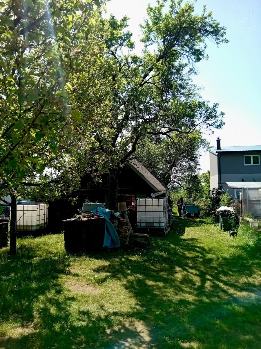 Prodej zahrady ve Střelicích 775 m2 s obytnou chatou a dílnou, obrázek č. 1