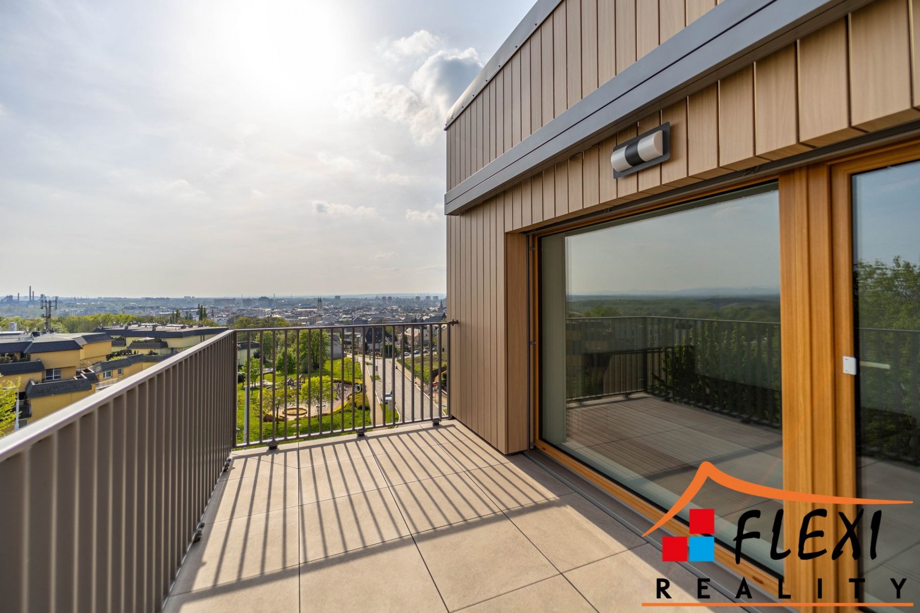 Prodej bytu 4+kk s terasou a úchvatným výhledem, 2x garážové stání, 106 m2,  Slezská Ostrava, ul. Na, obrázek č. 3