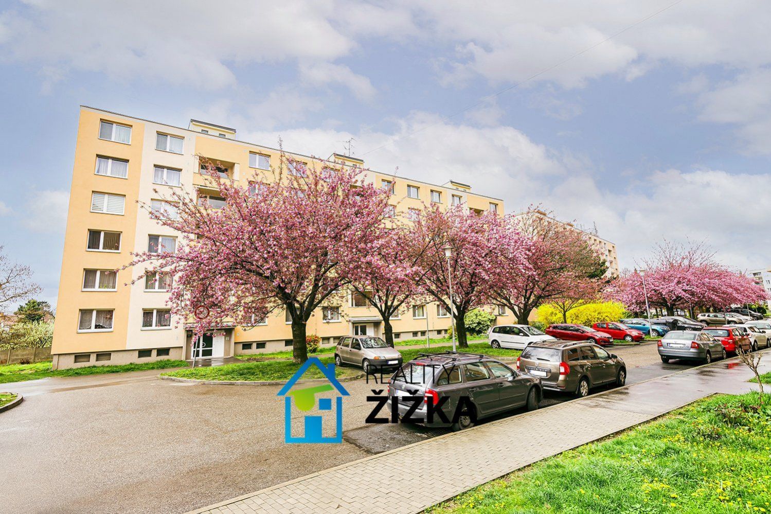 Prodej prostorného bytu 4+1 na ul. Strážnická, Brno Slatina, obrázek č.1