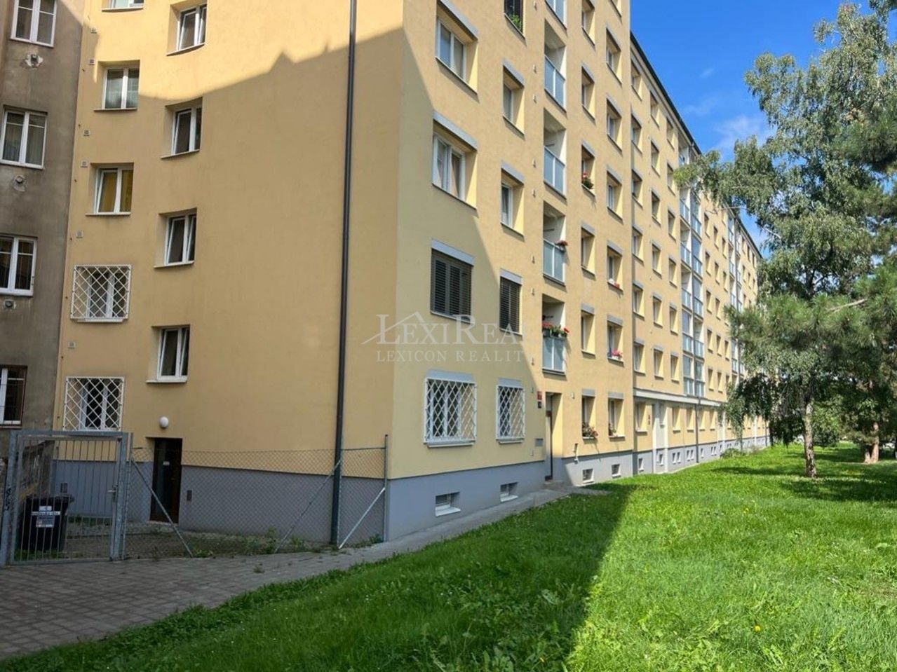 Pronájem bytu 1+1 32 m2 Praha 9 Náměstí na Balabence, obrázek č. 3