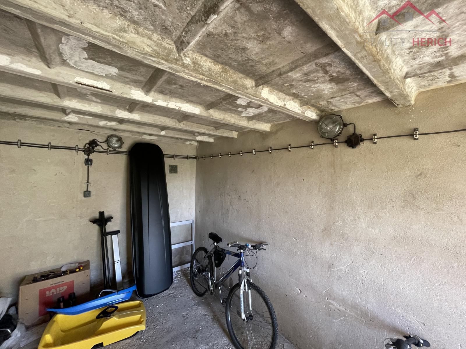 Exkluzivní pronájem garáže (16 m2) Zadní Vinohrady, Chomutov, obrázek č. 2