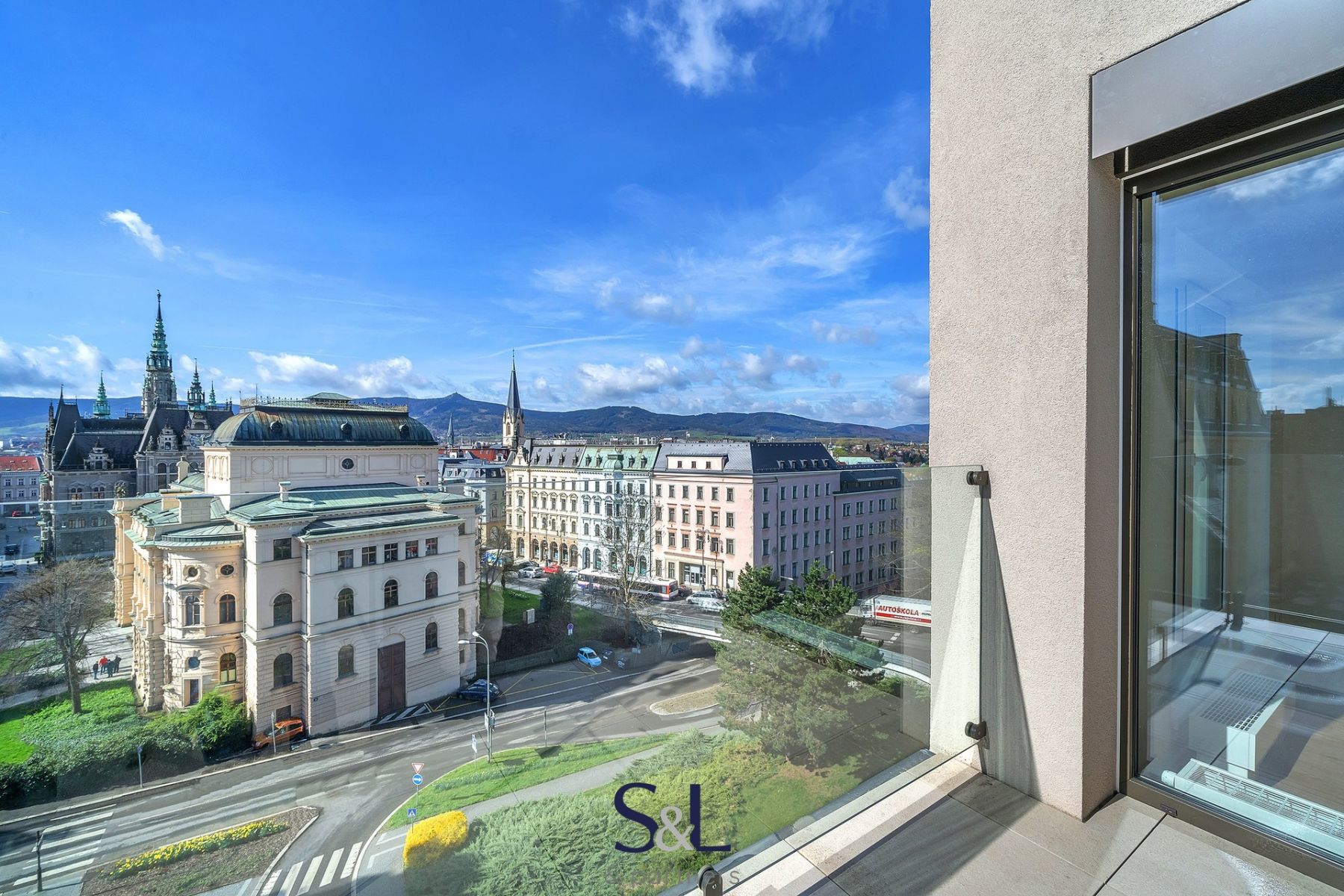 Prodej byty 5+kk, 6. podlaží, terasa, balkón, dvě parkovací místa, 139.4 m2 - Liberec I-Staré Město,, obrázek č. 1