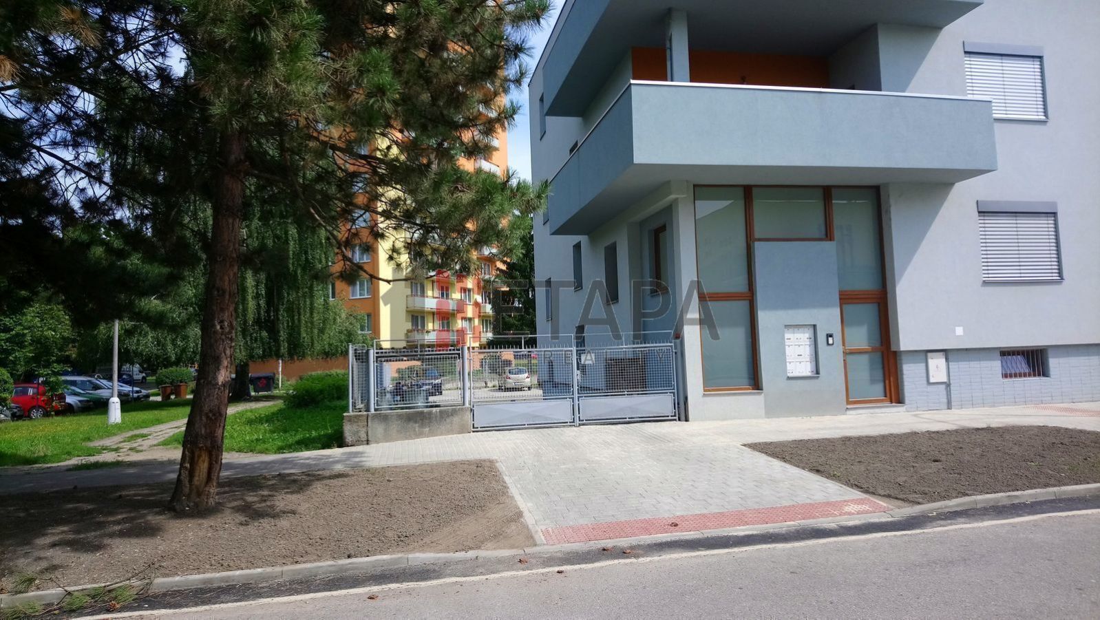 Nabízíme k pronájmu parkovací stání v uzavřeném dvoře v Kubatově ul. v Českých Budějovicích, obrázek č. 3