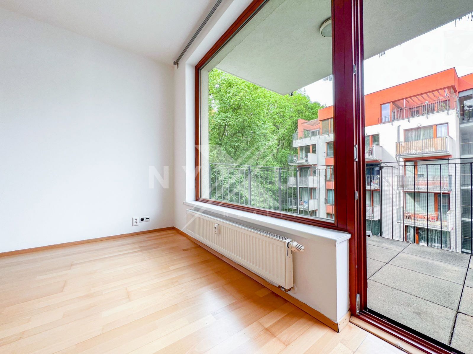 Pronájem bytu 1+kk - 28 m2 s balkónem, Pod Kavalírkou, Praha 5 - Košíře, obrázek č. 2