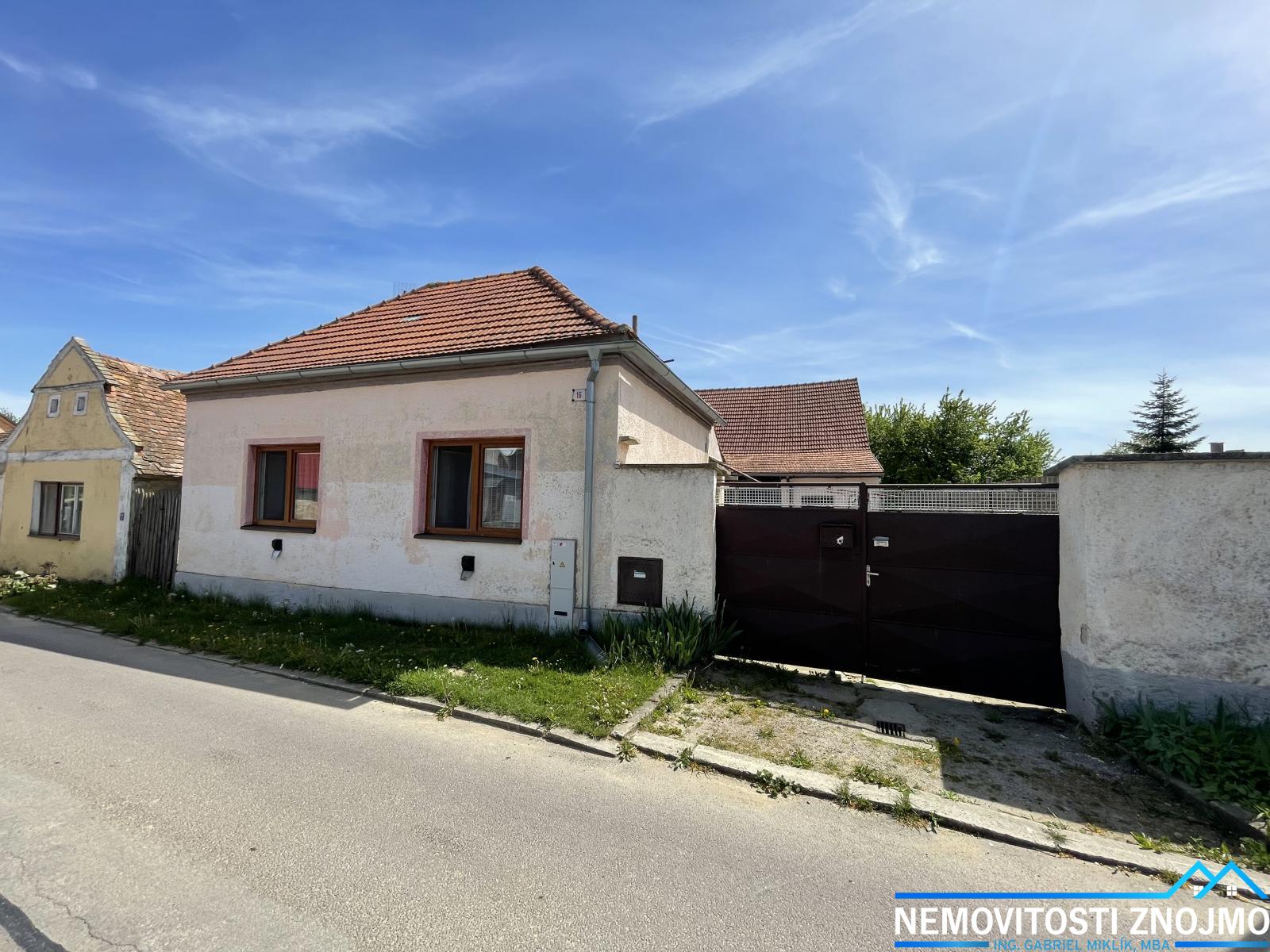 Prodej rodinného domu s nádhernou zahradou, obec Milíčovice, 10 min od Znojma, obrázek č. 1