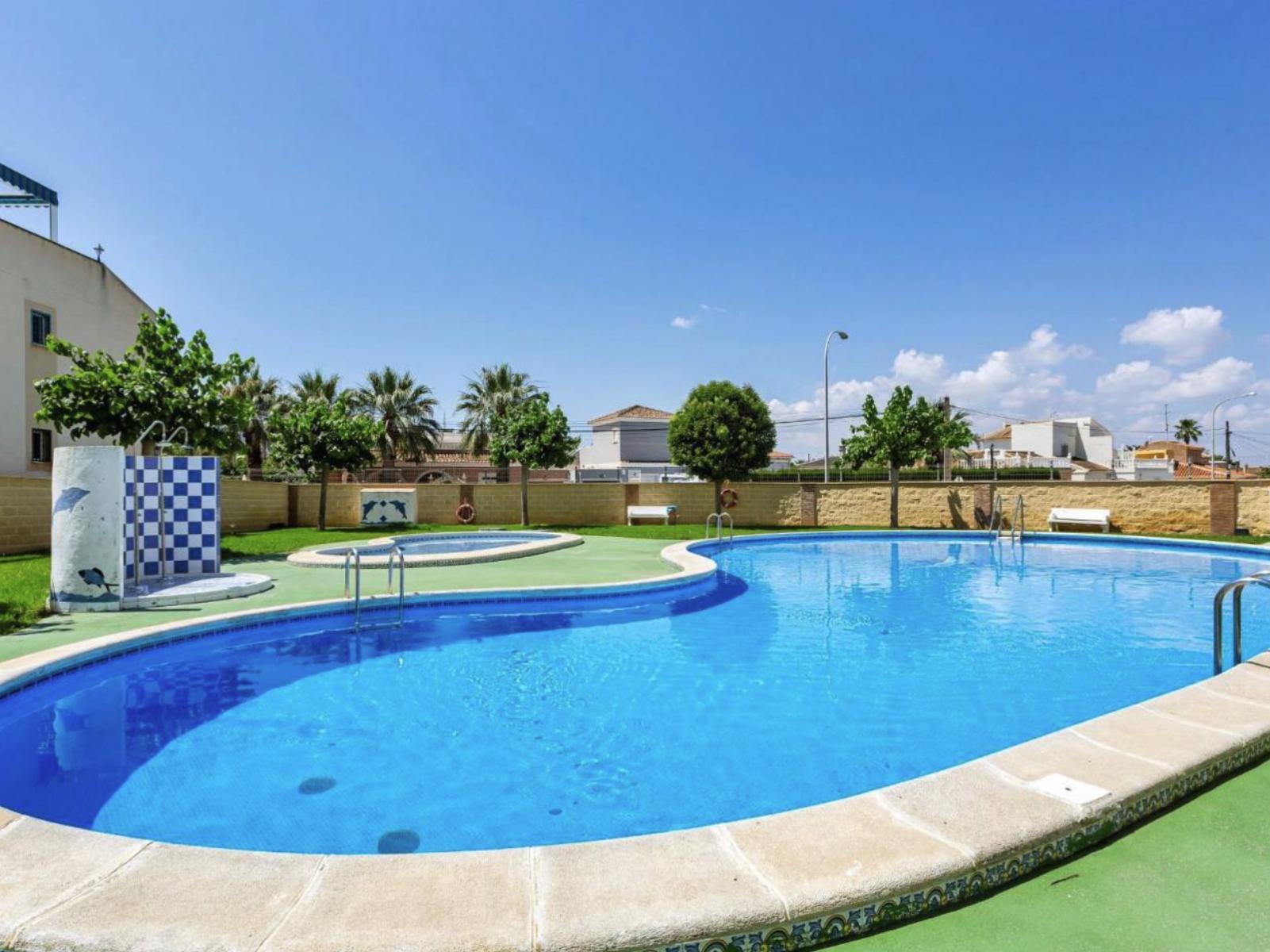Prodej bytu 3+k.k.  v rodinném domě  s komunitním bazénem se dvěma ložnicemi v Torrevieja, ES, obrázek č. 2