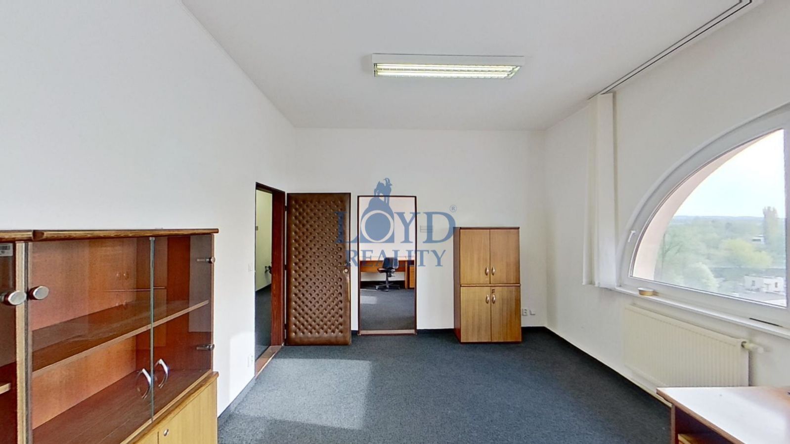 Kancelářské patro budovy s jednou velkou místností, Karlovy Vary  Stará Role, obrázek č. 3