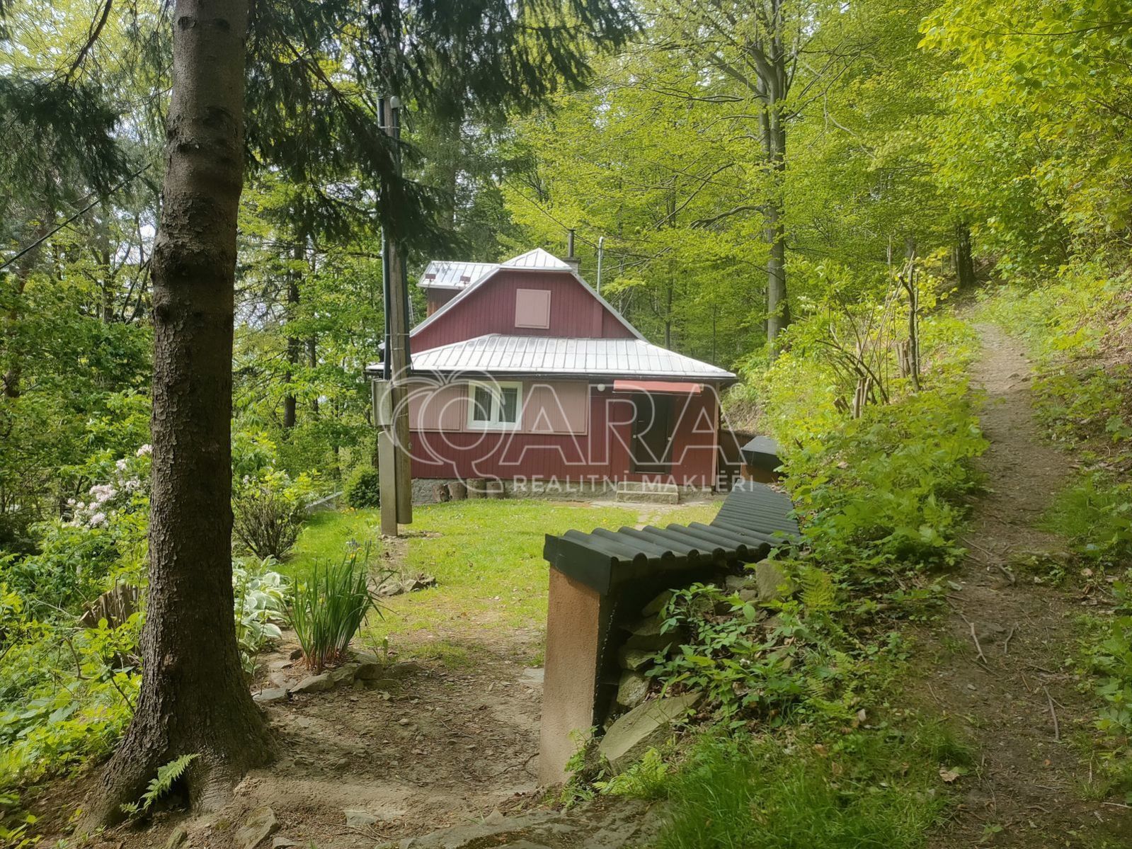 Prodej malebné chaty v Komorní Lhotce se zahrádkou 415 m2, obrázek č. 2