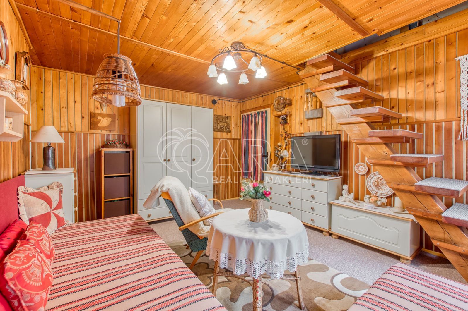Prodej malebné chaty v Komorní Lhotce se zahrádkou 415 m2, obrázek č. 3
