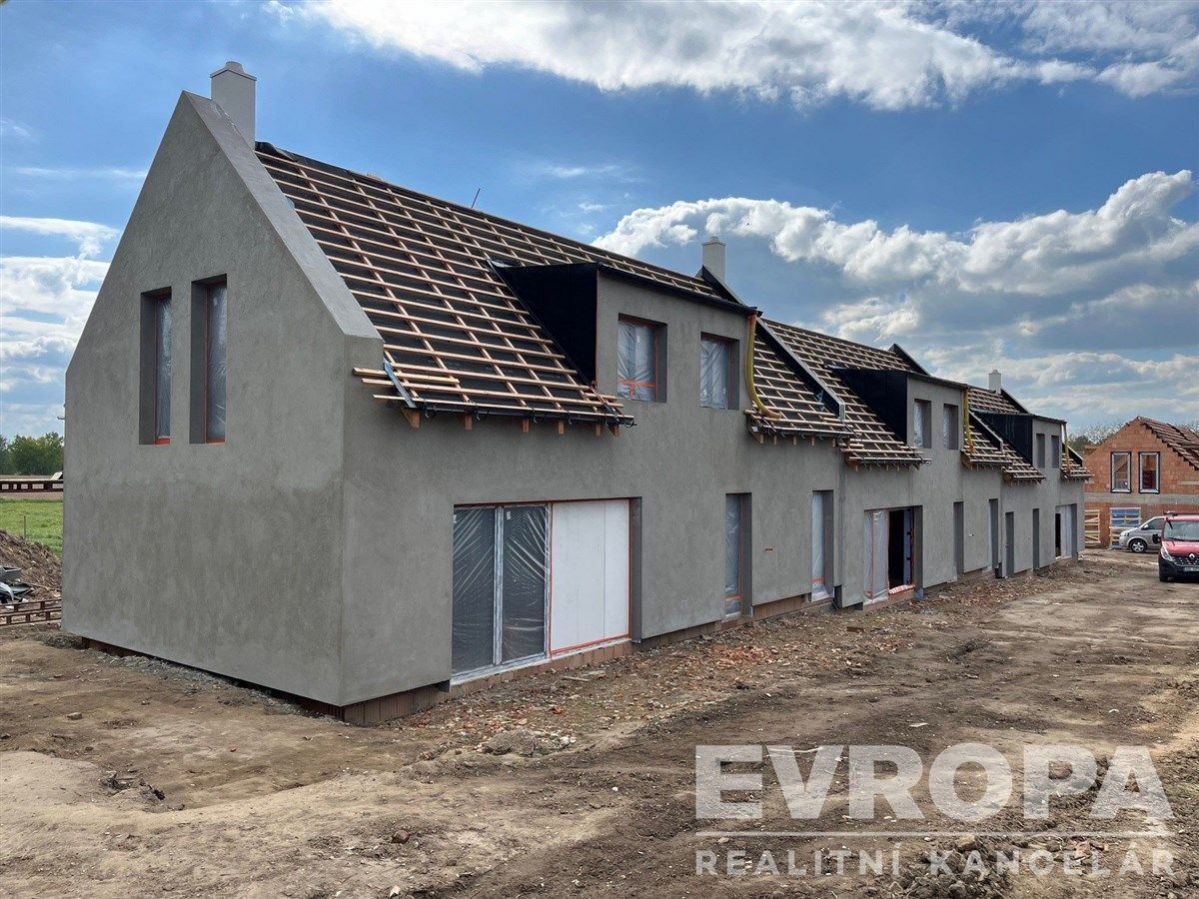 Prodej  bytové jednotky 4+kk s garáží B1 v novostavbě  v obci Chlumec nad Cidlinou - Kladruby, obrázek č. 3