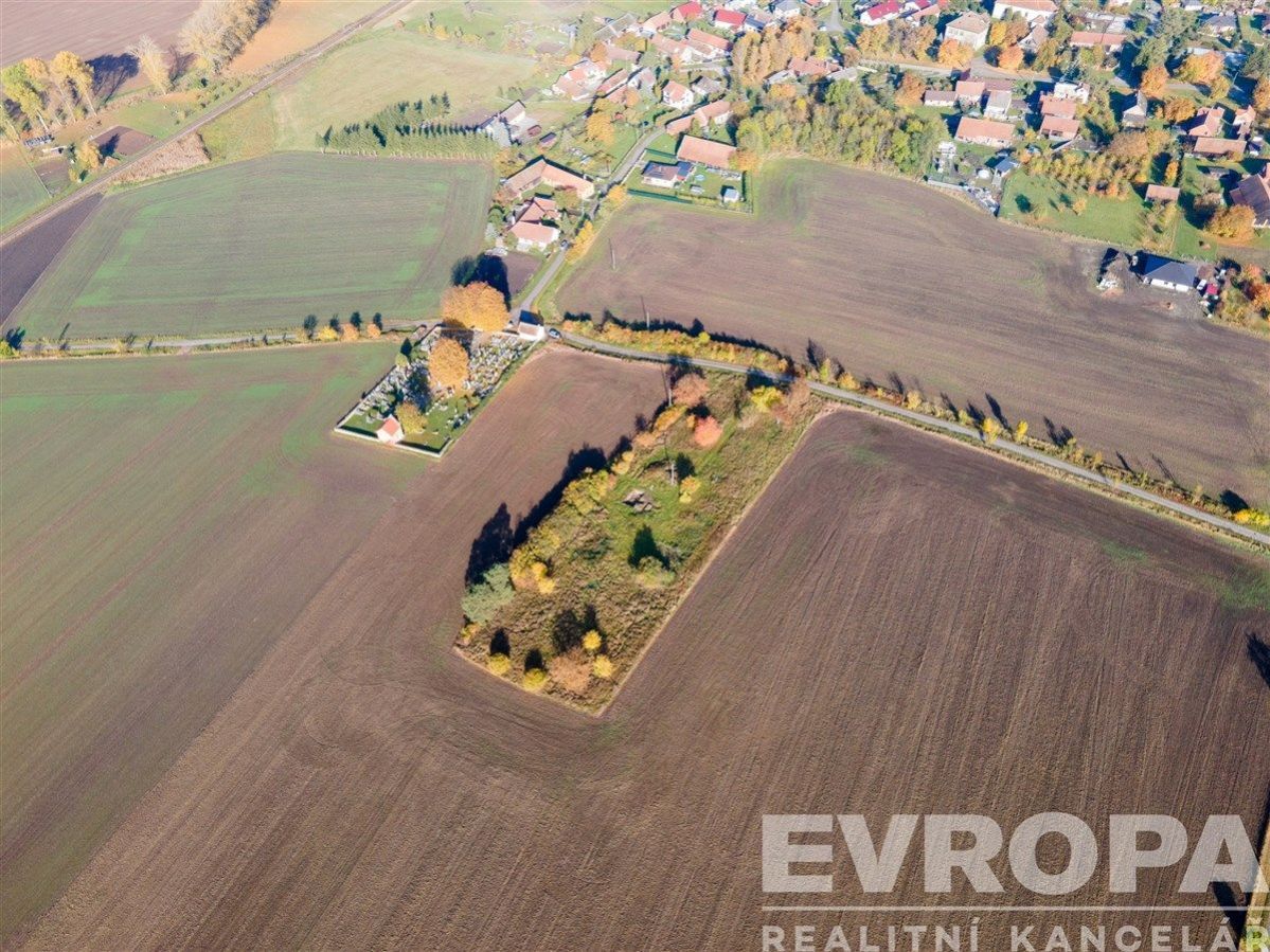 Prodej parcely o velikosti 955 m2 k výstavbě RD v obci Ohnišťany - lokalita "Na Podkově", obrázek č. 1
