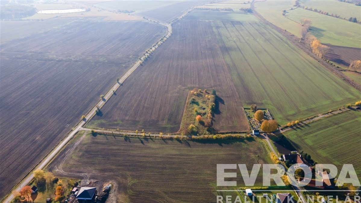 Prodej parcely o velikosti 955 m2 k výstavbě RD v obci Ohnišťany - lokalita "Na Podkově", obrázek č. 2