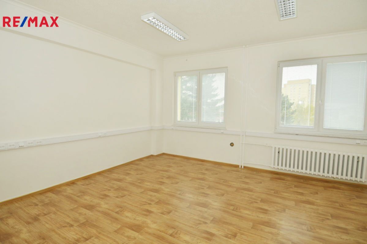 Prostor pro kancelář nebo prodejnu, 36m2, obrázek č. 1