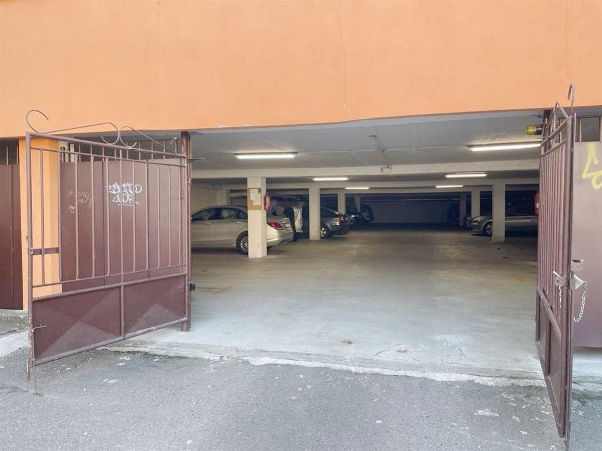 Prodej krytého garážového stání, cca 14 m2, přízemí, stání u zdi, Praha 10 - Strašnice, MHD Na Hroud, obrázek č. 1