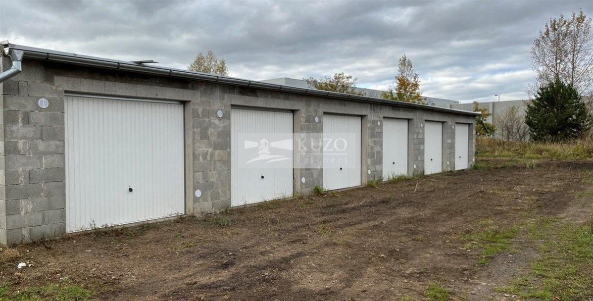 Prodej garáží 18 m2 s vlastním pozemkem a elektřinou - Luštěnice Zelená, obrázek č. 1