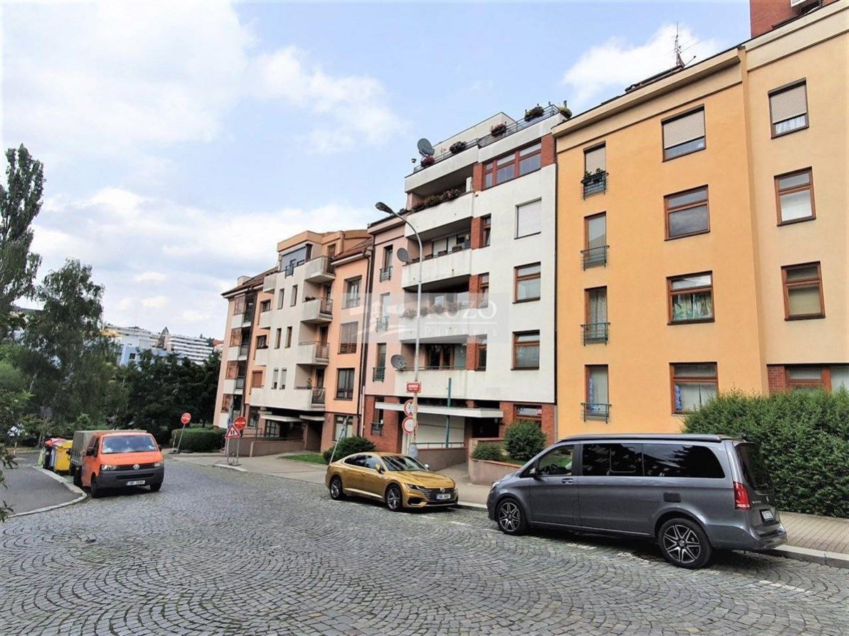 Pronájem garážového stání o velikosti cca 16m2, Praha 6 - Břevnov, ulice Břevnovská, obrázek č. 2
