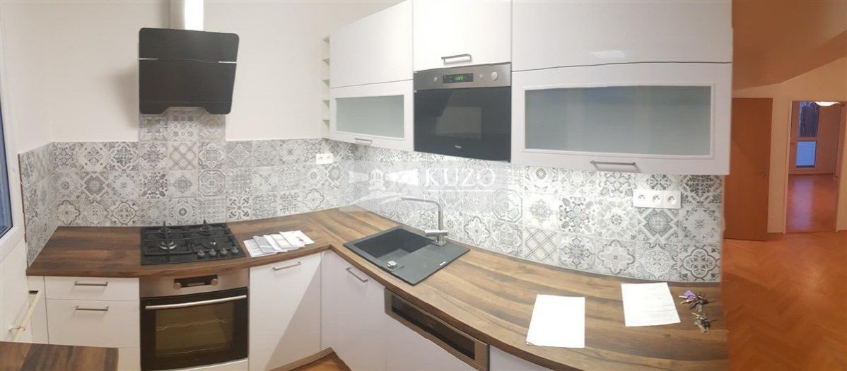 Pronájem bytu - prostorný, slunný byt 2+1, 55 m2 s lodžií 3,5 m2, obec Čelákovice, ul. Rumunská, obrázek č. 1
