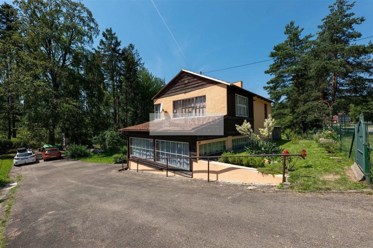 Prodej rodinného domu 4+1, veranda, garáž, zahrada, Lesní Hluboké - Devět Křížů, Brno-venkov