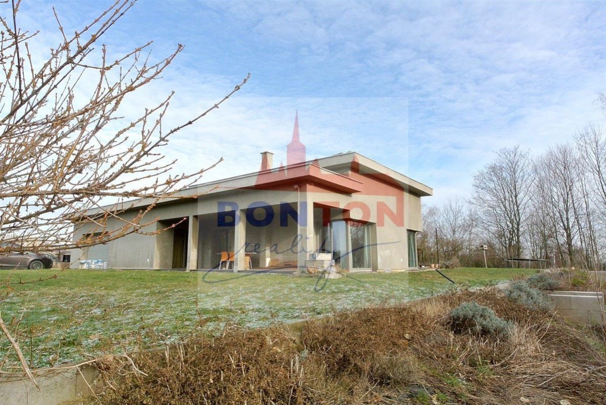 Samostatné RD - bungalov, 6+kk/2G, 266 m2, pozemek 2.830 m2, Klobuky u Slaného