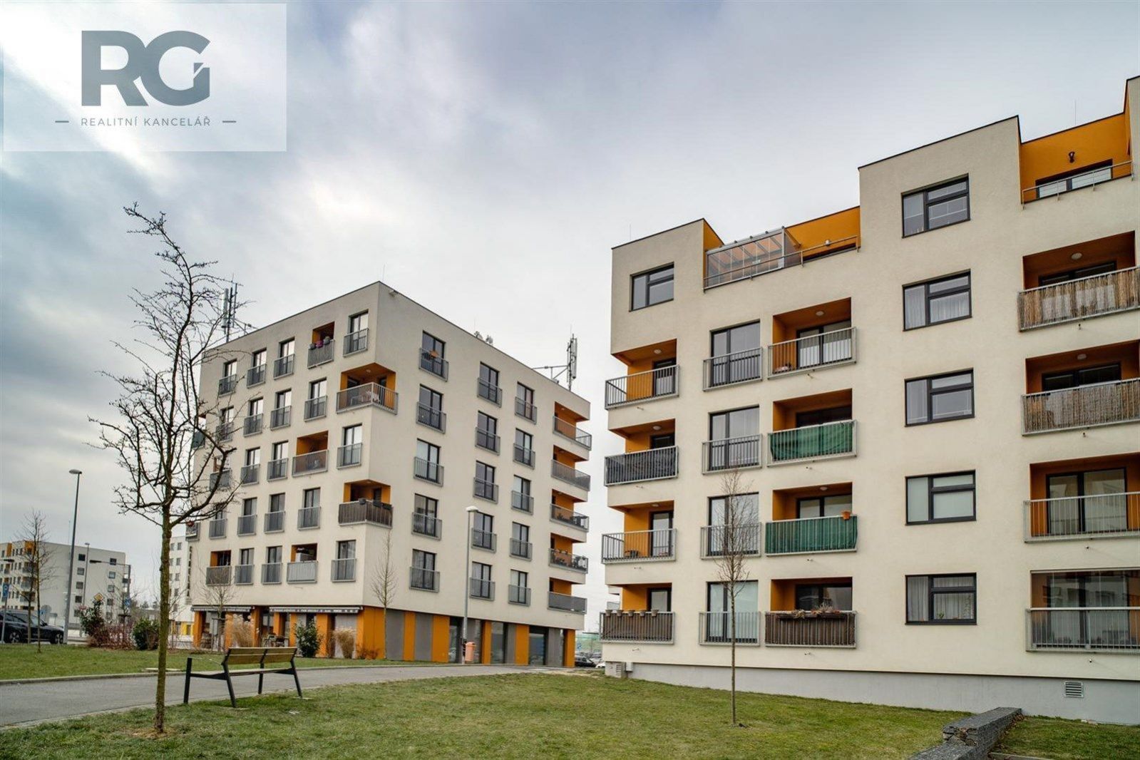 Prodej bytu 3+kk, 57m2, balkon, garážové stání, Praha Uhříněves, obrázek č. 1