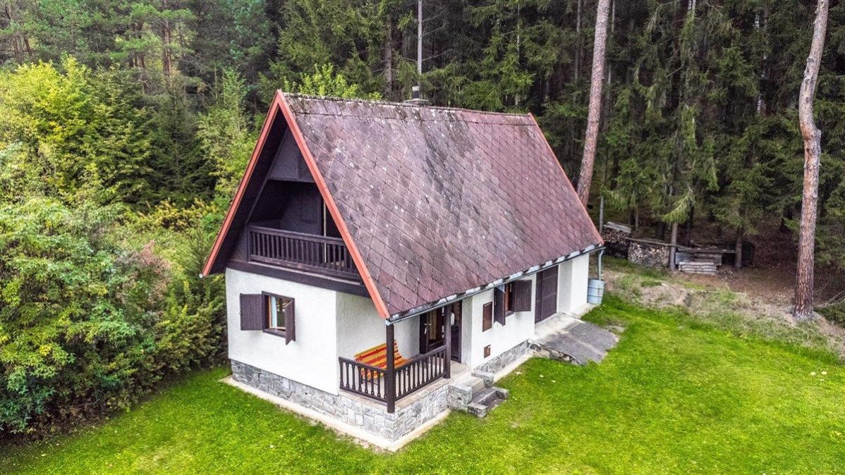 Prodej rekreační chaty nedaleko zříceniny hradu Dívčí Kámen, obec Křemže, obrázek č. 1