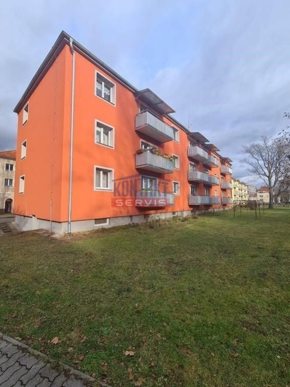 Pronájem zrekonstruovaného bytu 2+1 s balkónem, ulice Čéčova, České Budějovice