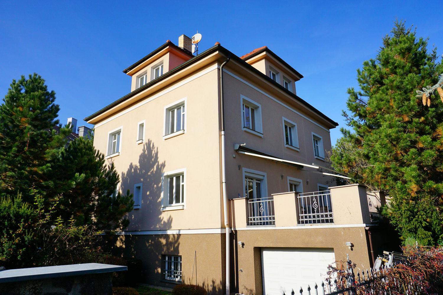 Vila s garáží a zahradou v prestižní čtvrti Praha 5 - Smíchov-Bertramka