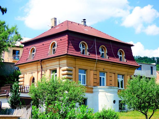 Prostorný dvougenerační dům s rozlehlou zahradou Praha 5-Radotín