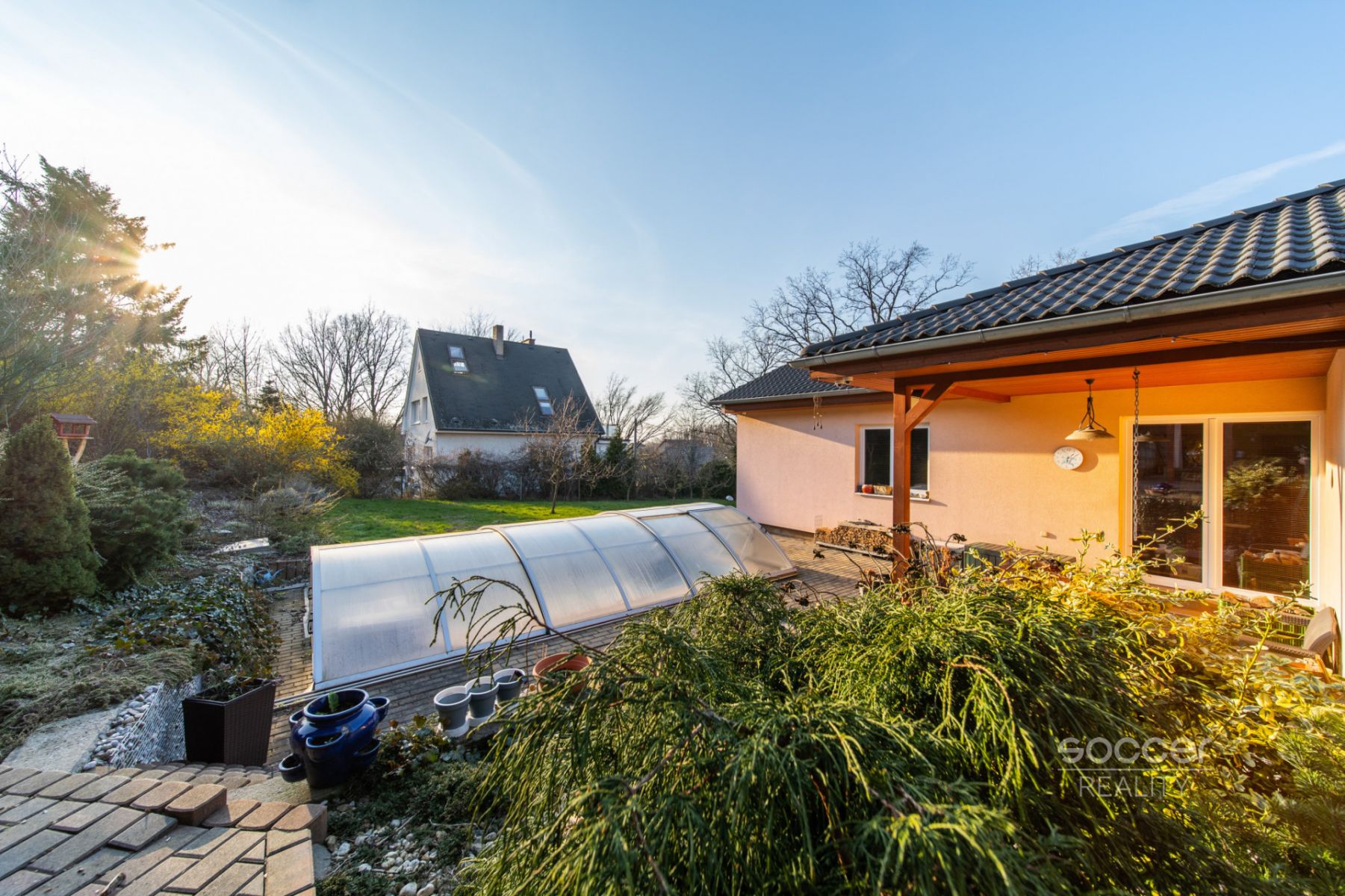 Prodej rodinného domu se zahradou, garáží, bazénem nedaleko Prahy, obec Strančice, Všechromy., obrázek č. 2