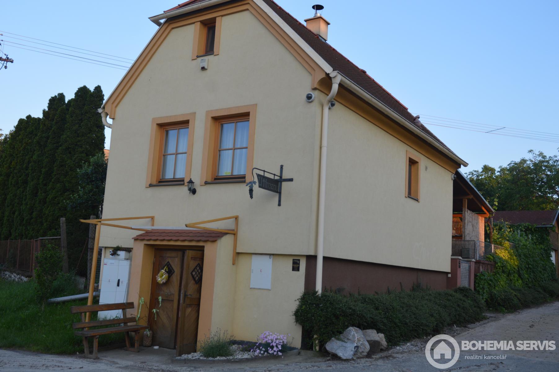 Rodinný dům 95 m2 s vinným sklípkem, pozemek 160 m2, Dlážděná ulice Valtice