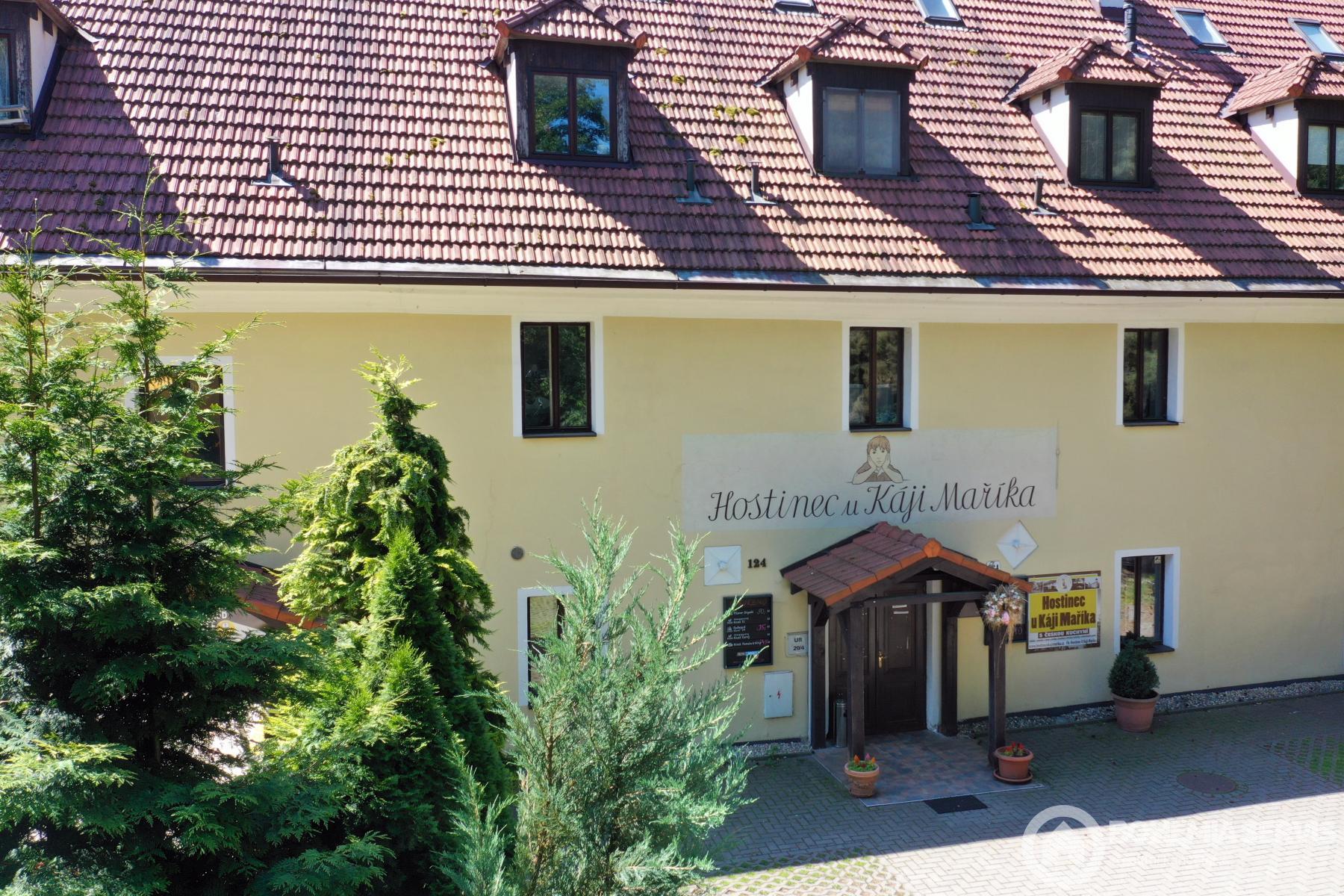Prodej restaurace a herního klubu s letním amfiteátrem Mníšek pod Brdy