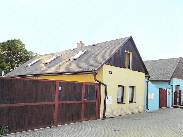 Dvoupodlažní rodinný dům 4+kk s terasou, po rekonstrukci, Dolní Beřkovice -Vliněves, okr.Mělník