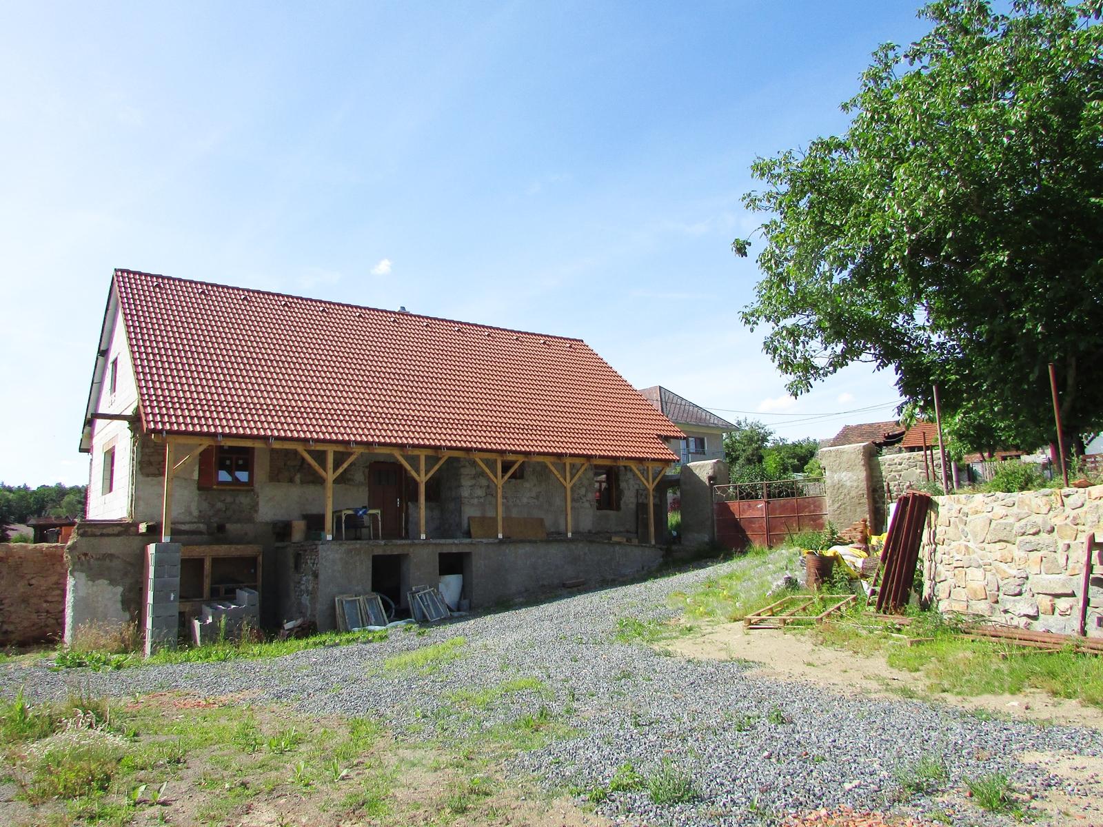 Původní kamenná usedlost s velkým pozemkem 2 130 m2 u Benešova, obrázek č. 1