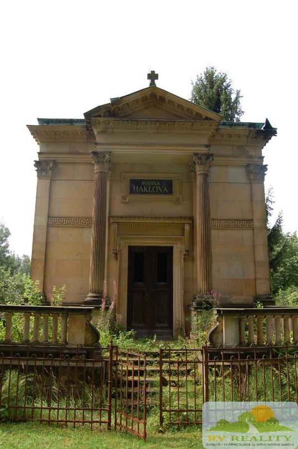Prodej kulturní památky- kaplové  hrobky rodiny  Haklovy s kryptou 36m2, obrázek č. 2
