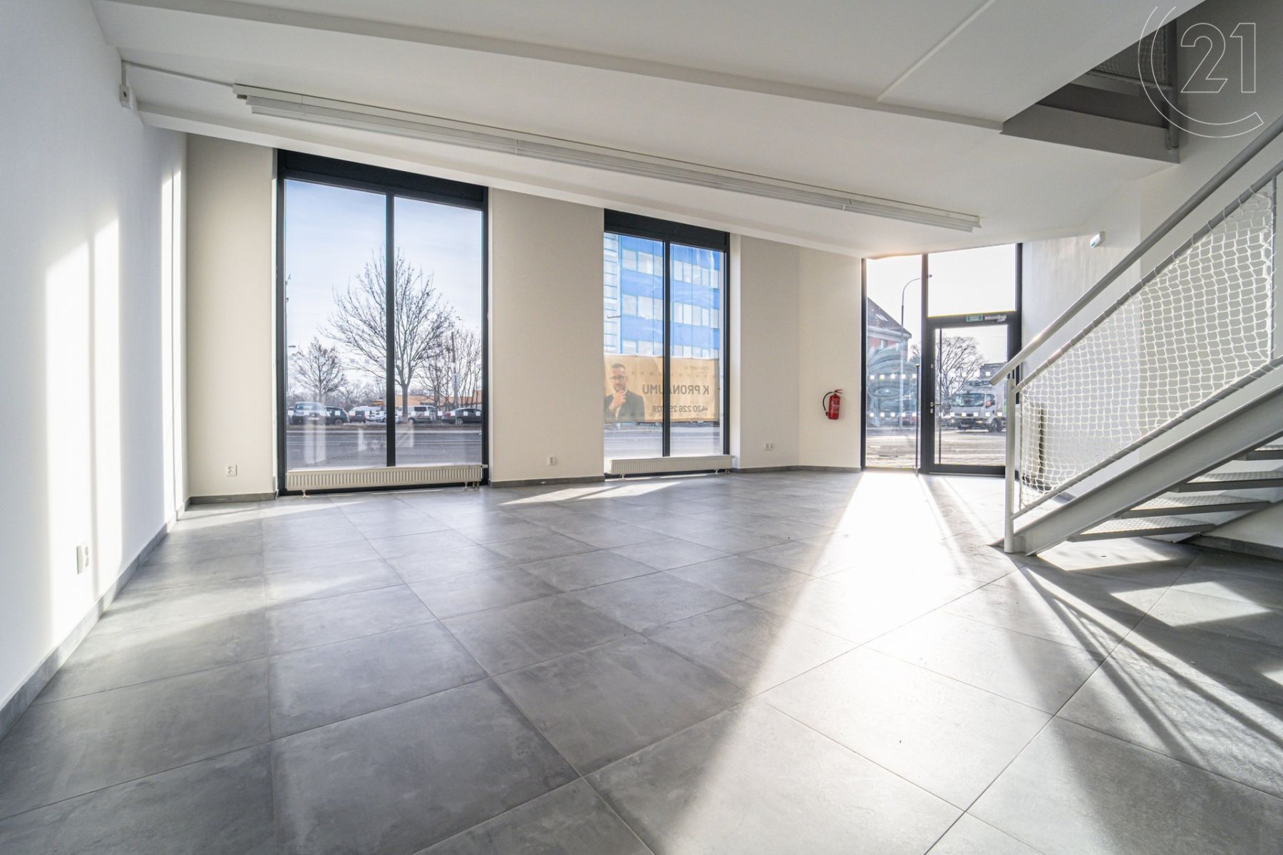 Kancelářské prostory ke koupi o celkové ploše 232m2 v rohovém domě na frekventované ulici Mlýnská v , obrázek č. 1