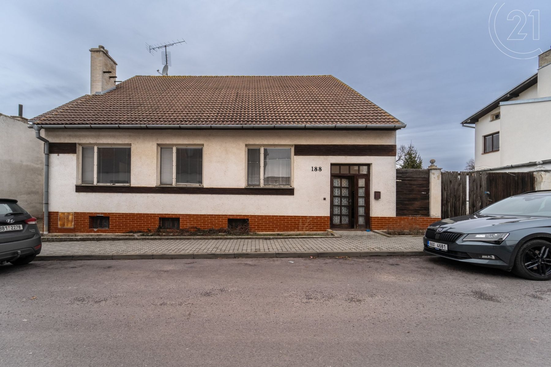 Prodej dvoupatrového rodinného domu velikosti 7+1 v malebné obci Kuchařovice poblíž Znojma, obrázek č. 2