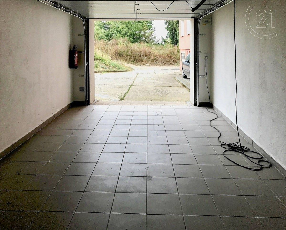 Pronájem prostorné garáže s komorou, 28 m, obrázek č. 3