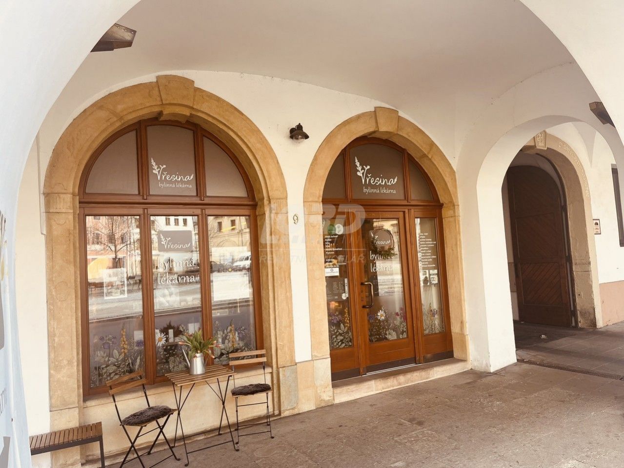 Prodej zavedeného obchodu  bylinné lékárny - v historickém centru Hradce Králové, obrázek č. 1