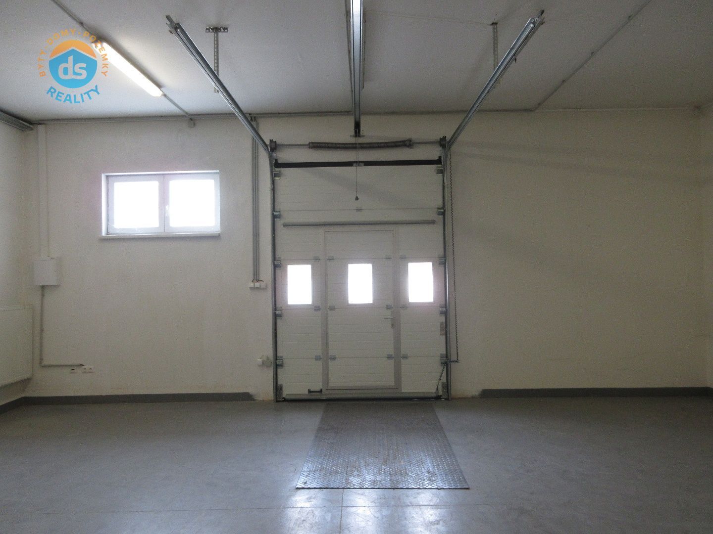 Ponúkame Vám na prenájom skladový priestor 275 m 2 v priemyselno-obchodnom areály v Piešťanoch, obrázek č.6