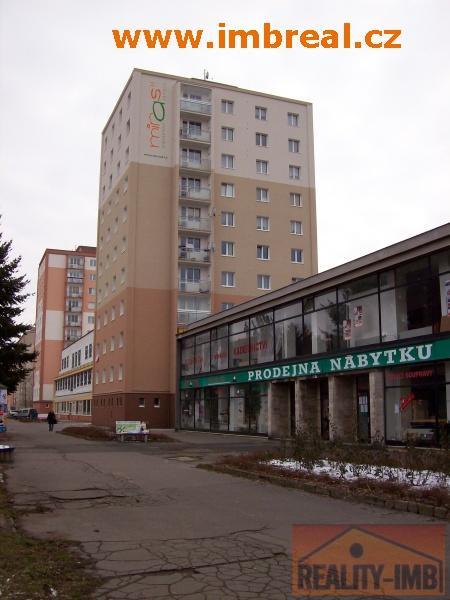 Prodej bytu 2+1 s lodžií Karlovy Vary, Krymská ul.