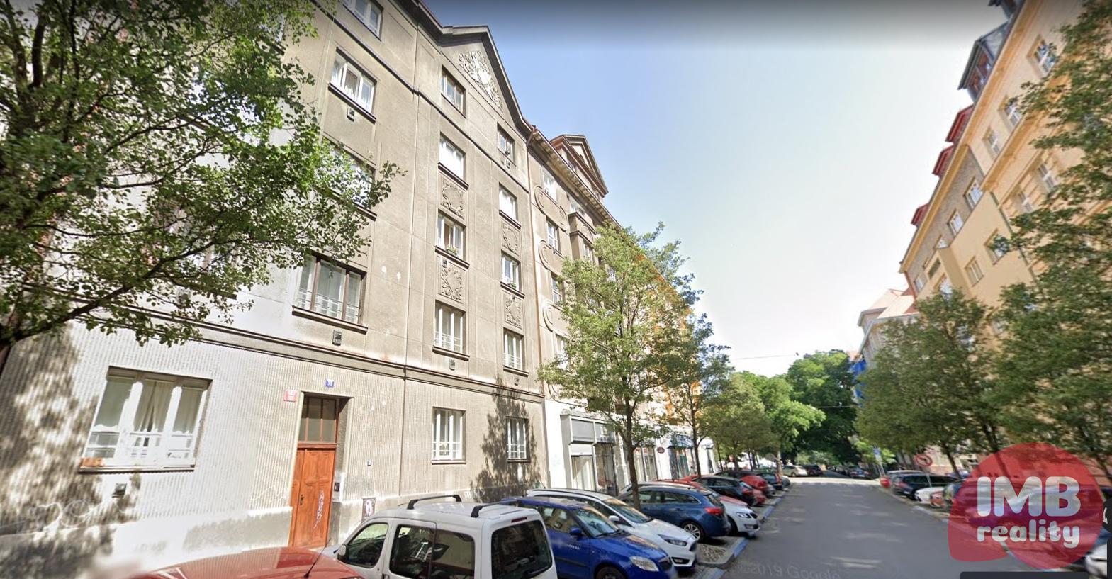 Prodej  1/2 bytové jednotky 2+1 s balkonem v Praze, Bubeneč, obrázek č. 1