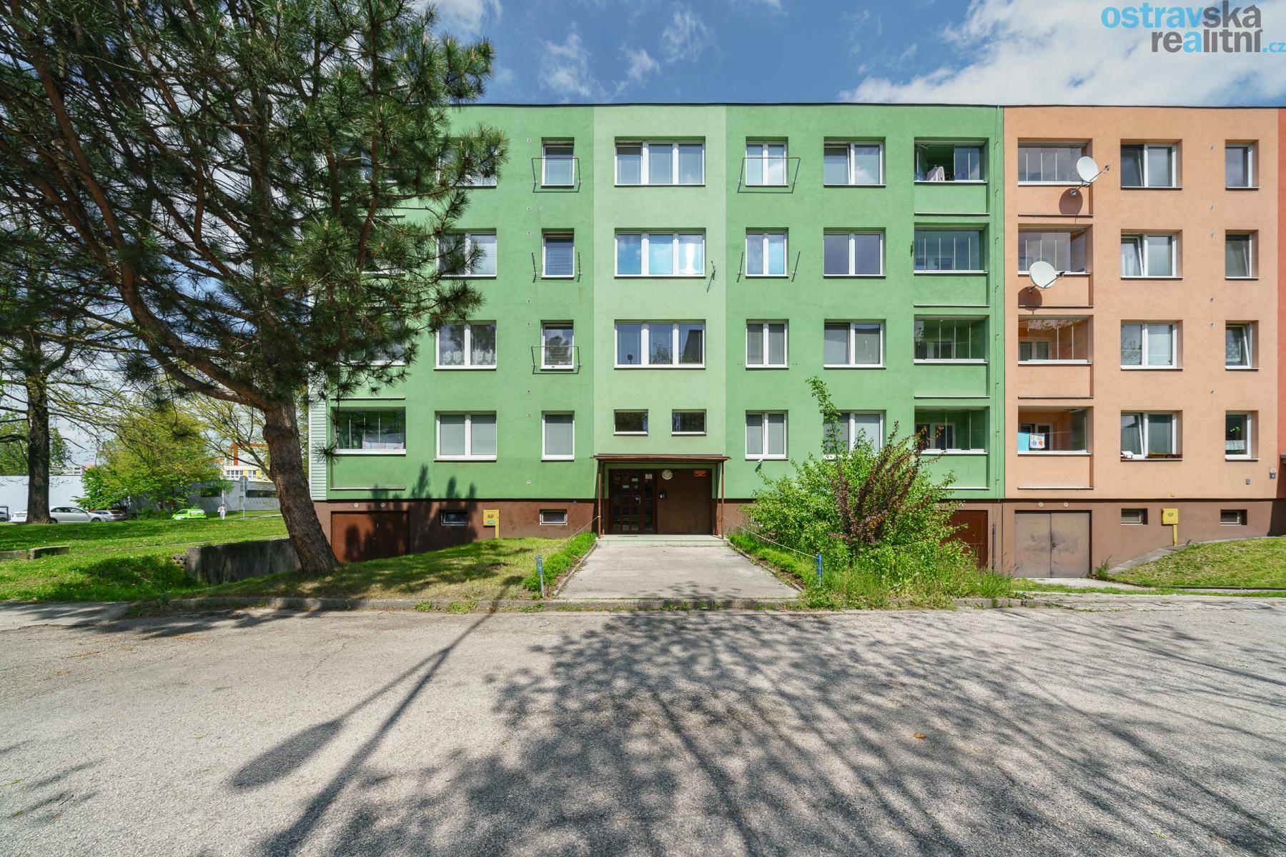 Pronájem, rekonstruovaný byt 3+1 s lodžií, Ostrava - Dubina, ul. Václava Košaře, 72 m2