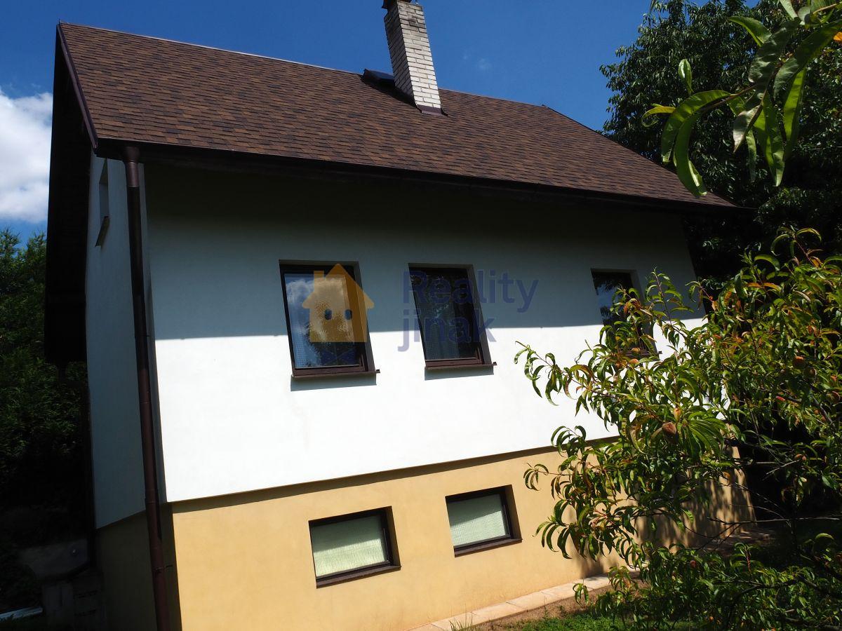 Prodej zděné chaty 3+1 v obci Brnky - Zdiby, zahrada 398m2, celoroční bydlení
