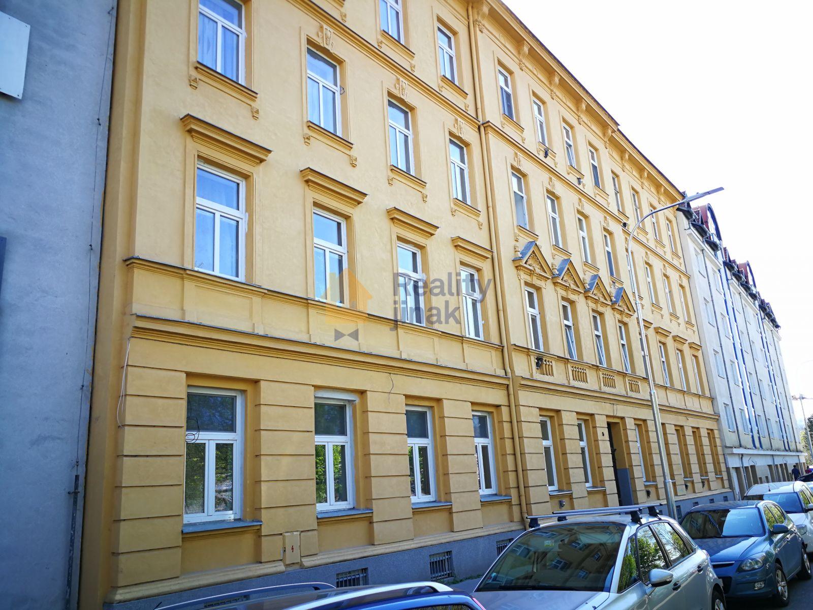Prodej bytu 6+1 v OV, 145m2, sklep, balkon, ul. Táborského nábřeží, Staré Brno