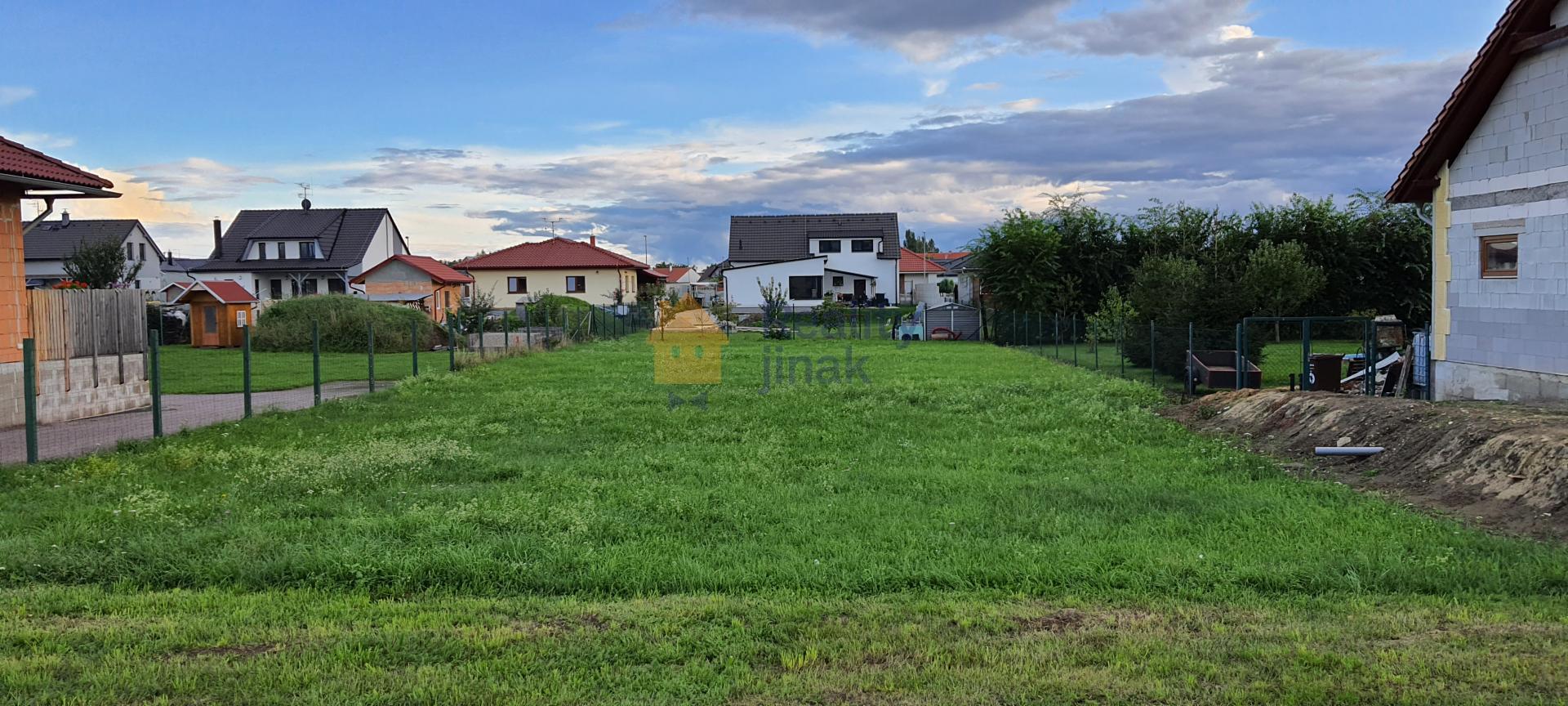 Prodej pozemku se stavebním povolením na hezkém a klidném místě, 950 m2, Novosedly na Moravě, obrázek č. 1